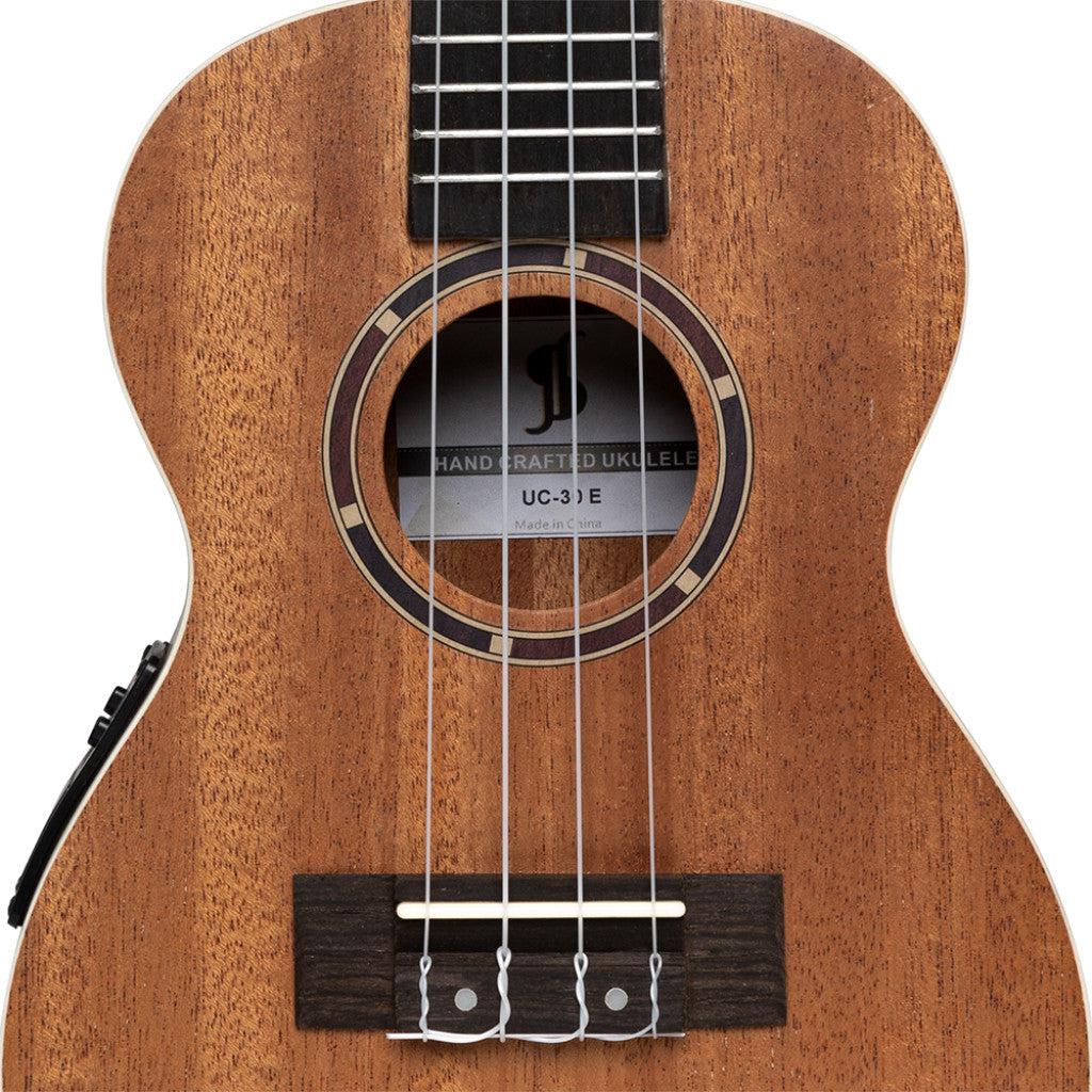 Stagg Acoustic-Electric Concert Ukulele med Sapele Top og Gigbag
